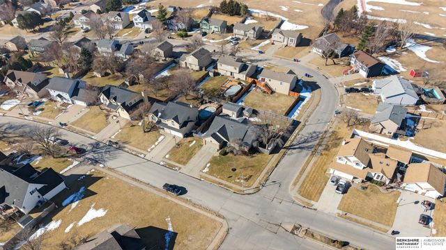 508 Oakwood Drive, Papillion, NE 68133