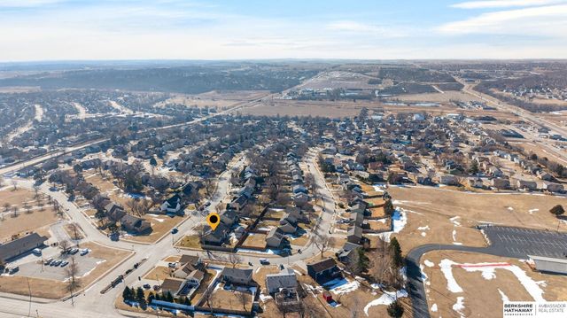 508 Oakwood Drive, Papillion, NE 68133