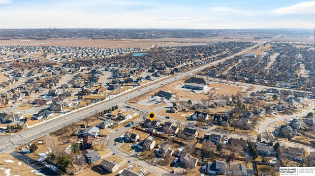 508 Oakwood Drive, Papillion, NE 68133