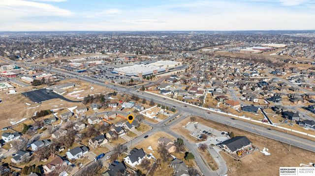 508 Oakwood Drive, Papillion, NE 68133