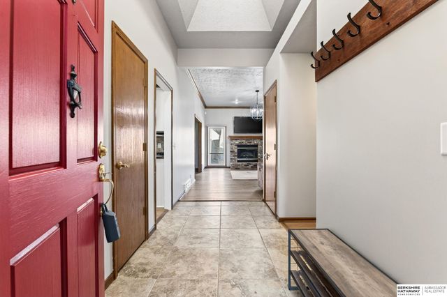 508 Oakwood Drive, Papillion, NE 68133