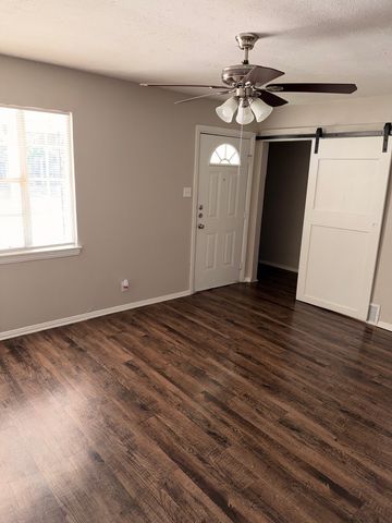 910 Newton Street, Arlington, TX 76010