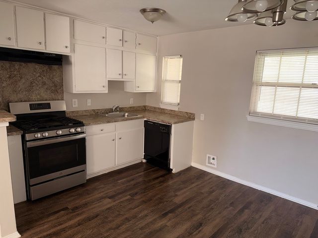 910 Newton Street, Arlington, TX 76010