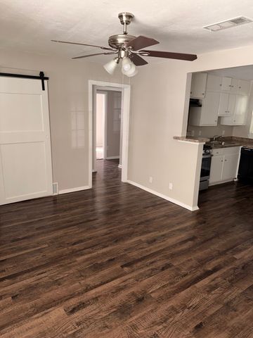 910 Newton Street, Arlington, TX 76010