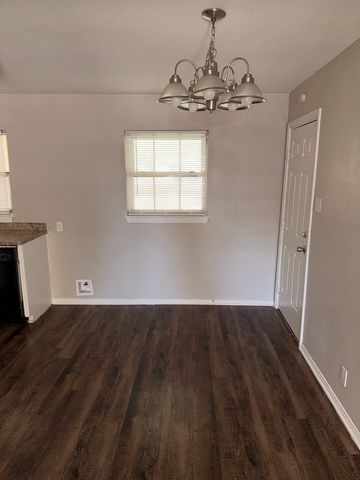 910 Newton Street, Arlington, TX 76010