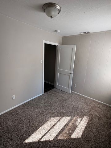 910 Newton Street, Arlington, TX 76010