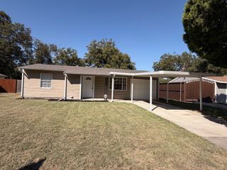 910 Newton Street, Arlington, TX 76010