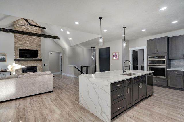 348 W Monarchwood Drive, Nixa, MO 65714