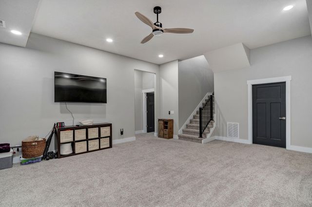 348 W Monarchwood Drive, Nixa, MO 65714