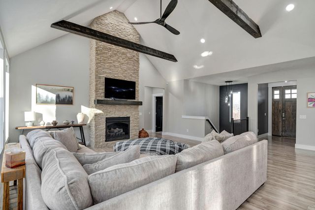 348 W Monarchwood Drive, Nixa, MO 65714