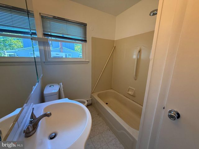 30 JEFFERSON ST, Riverside, NJ 08075