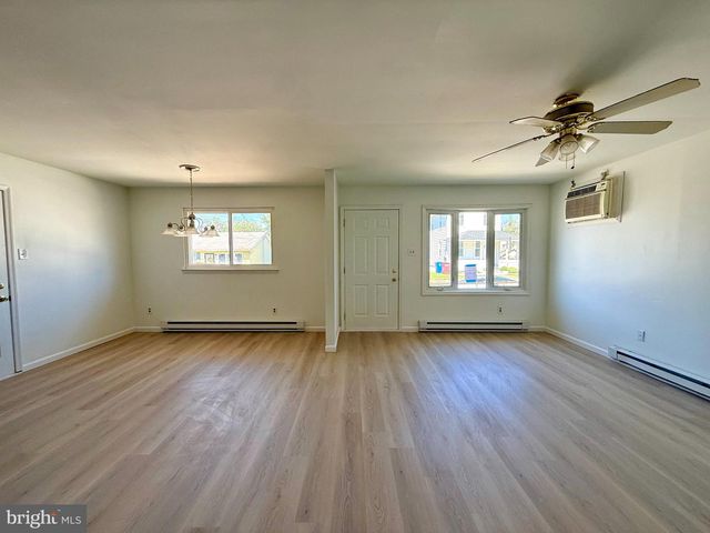 30 JEFFERSON ST, Riverside, NJ 08075