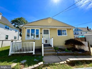 30 JEFFERSON ST, Riverside, NJ 08075