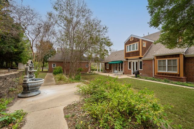 23 Lakeway Drive, Heath, TX 75032