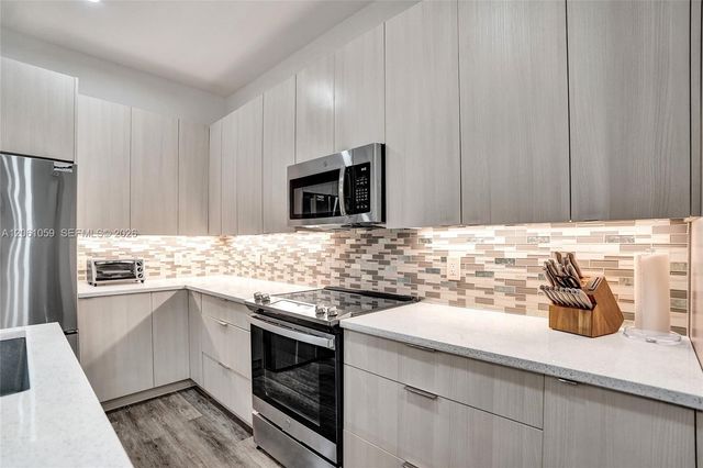 10533 NW 28th Ct, Coral Springs, FL 33065