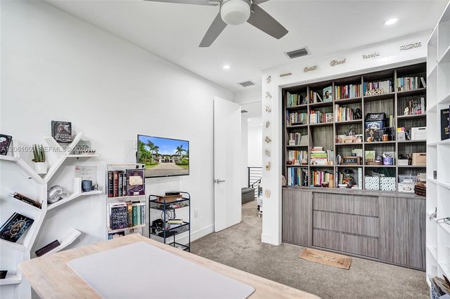 10533 NW 28th Ct, Coral Springs, FL 33065