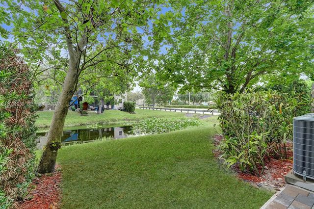 10533 NW 28th Ct, Coral Springs, FL 33065