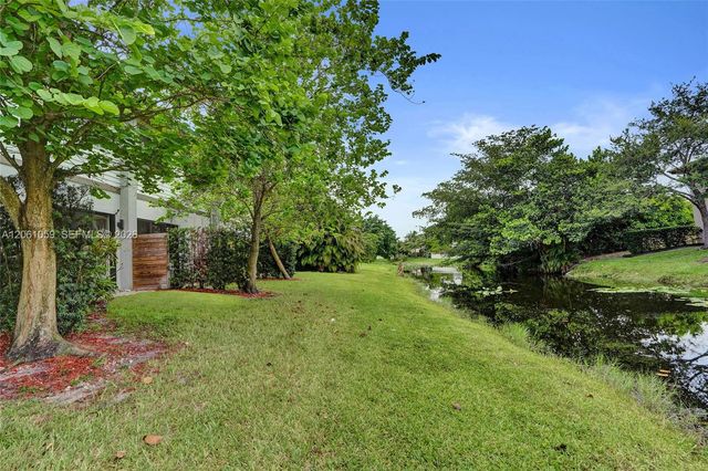 10533 NW 28th Ct, Coral Springs, FL 33065
