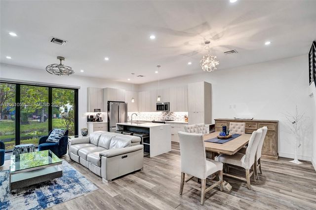 10533 NW 28th Ct, Coral Springs, FL 33065