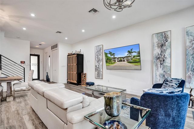 10533 NW 28th Ct, Coral Springs, FL 33065