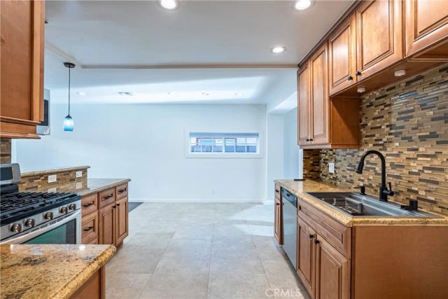 7965 Quimby Ave., West Hills, CA 91304