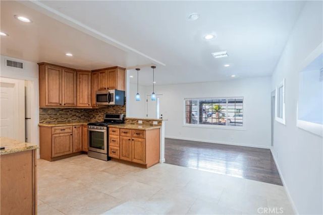 7965 Quimby Ave., West Hills, CA 91304