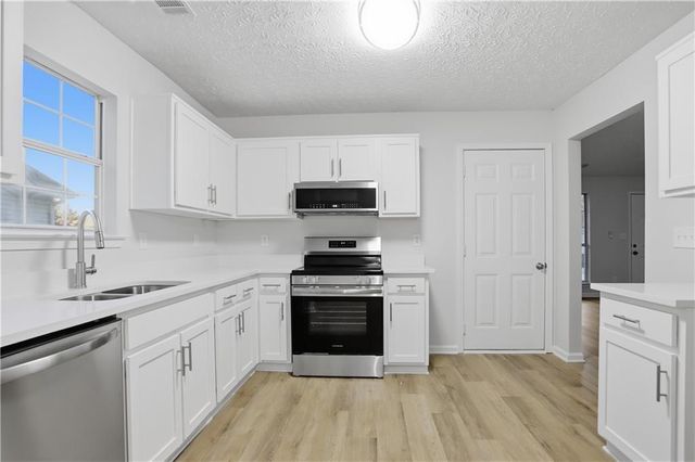 5798 Creekside Drive, Rex, GA 30273