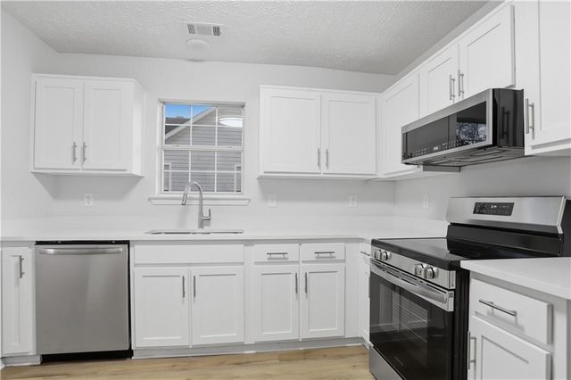 5798 Creekside Drive, Rex, GA 30273