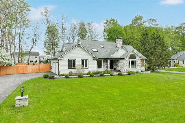 17 Crossbow Drive, Penfield, NY 14526