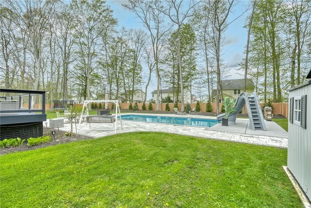 17 Crossbow Drive, Penfield, NY 14526