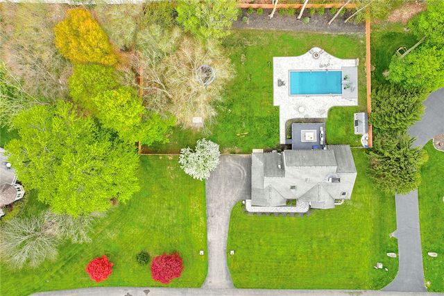 17 Crossbow Drive, Penfield, NY 14526