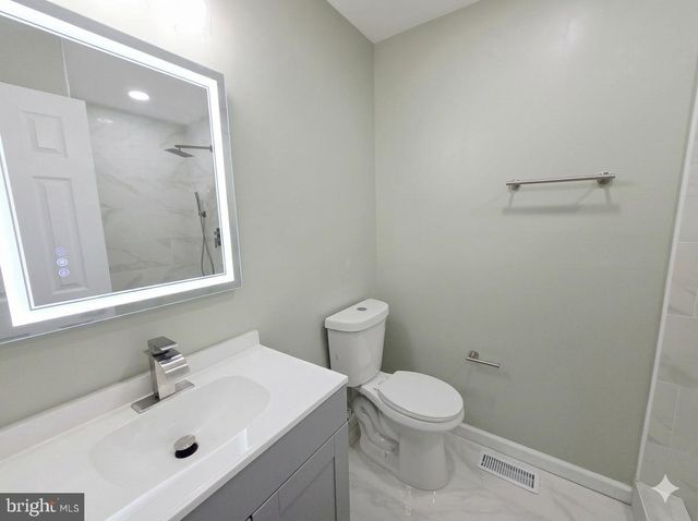 5001 IROQUOIS ST, College Park, MD 20740