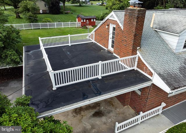 1239 W TRINDLE RD, Mechanicsburg, PA 17055