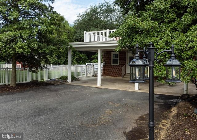 1239 W TRINDLE RD, Mechanicsburg, PA 17055