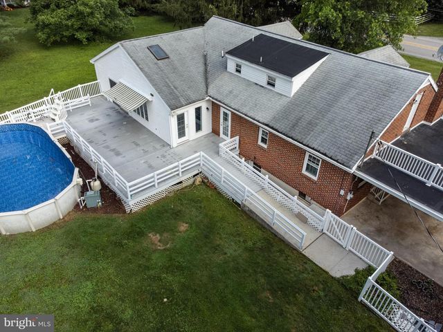 1239 W TRINDLE RD, Mechanicsburg, PA 17055