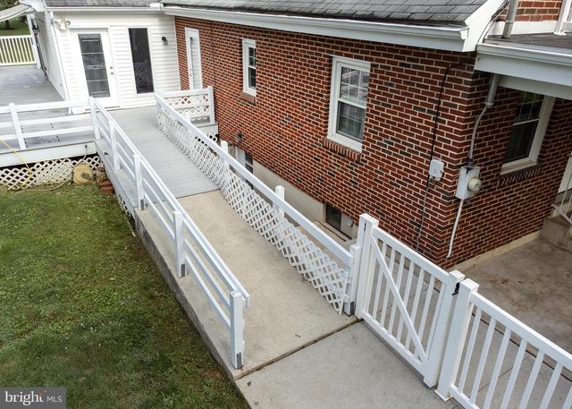 1239 W TRINDLE RD, Mechanicsburg, PA 17055