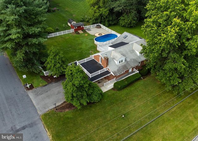 1239 W TRINDLE RD, Mechanicsburg, PA 17055