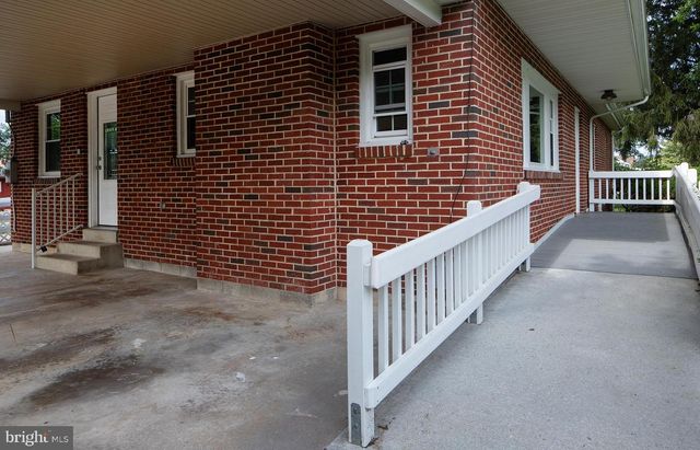 1239 W TRINDLE RD, Mechanicsburg, PA 17055