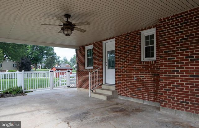 1239 W TRINDLE RD, Mechanicsburg, PA 17055