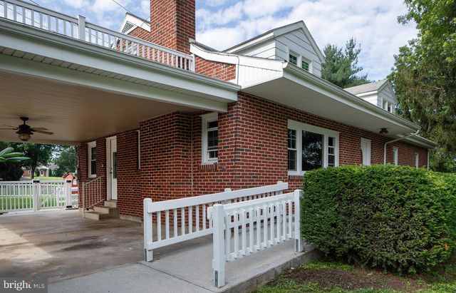 1239 W TRINDLE RD, Mechanicsburg, PA 17055