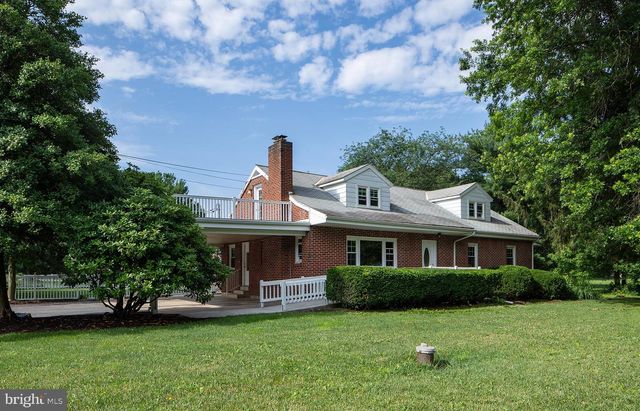 1239 W TRINDLE RD, Mechanicsburg, PA 17055