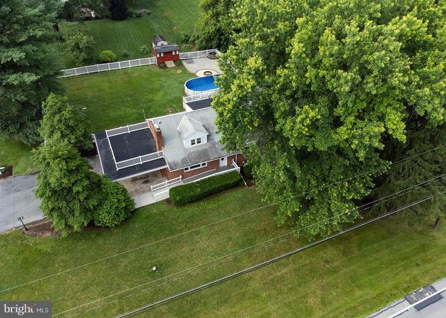 1239 W TRINDLE RD, Mechanicsburg, PA 17055