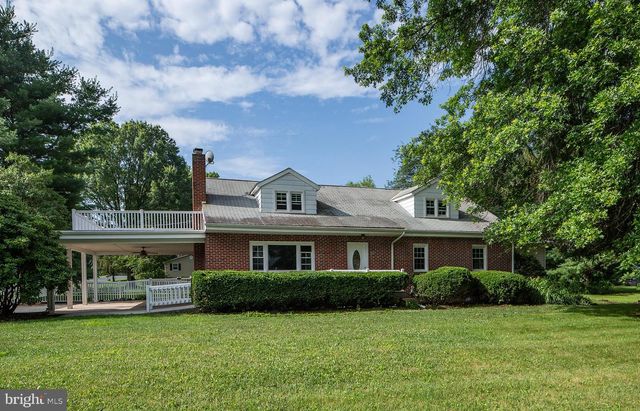 1239 W TRINDLE RD, Mechanicsburg, PA 17055