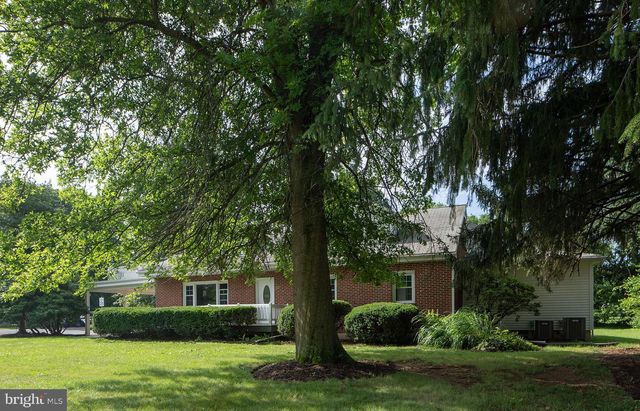 1239 W TRINDLE RD, Mechanicsburg, PA 17055