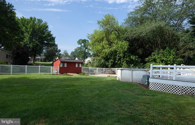 1239 W TRINDLE RD, Mechanicsburg, PA 17055