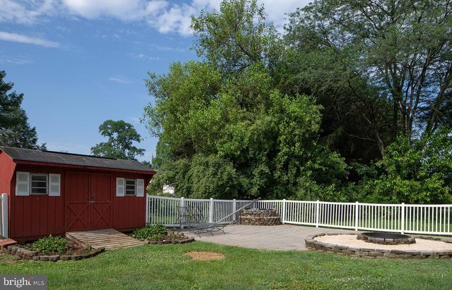 1239 W TRINDLE RD, Mechanicsburg, PA 17055