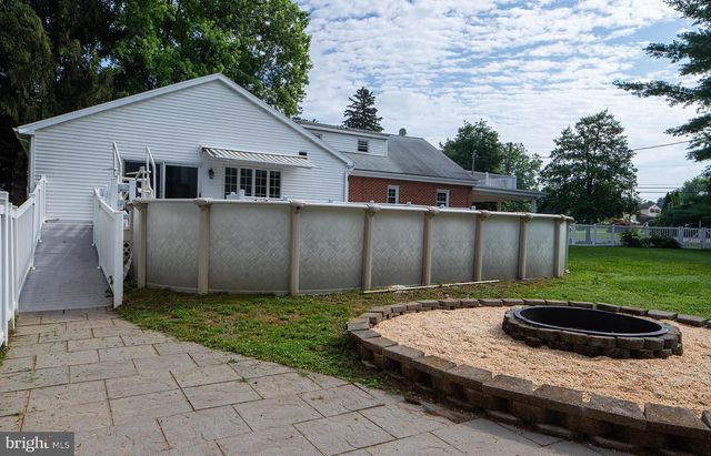 1239 W TRINDLE RD, Mechanicsburg, PA 17055