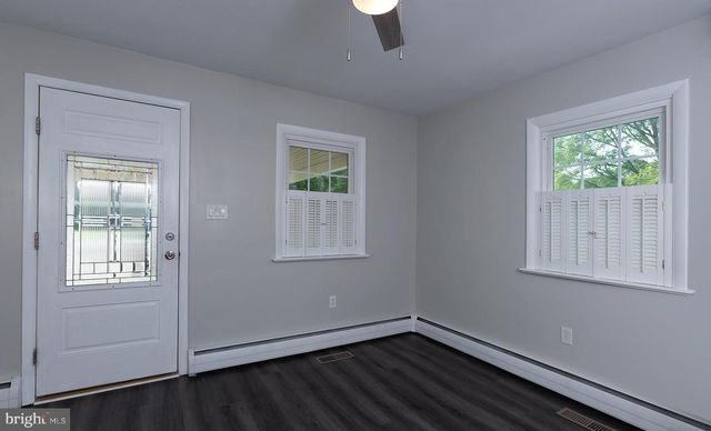 1239 W TRINDLE RD, Mechanicsburg, PA 17055