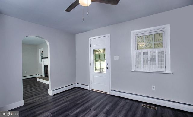 1239 W TRINDLE RD, Mechanicsburg, PA 17055