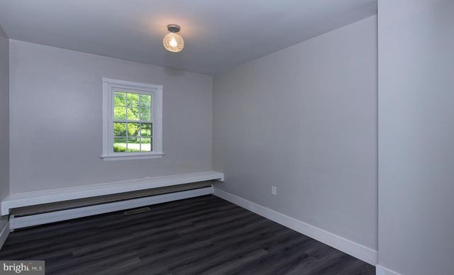 1239 W TRINDLE RD, Mechanicsburg, PA 17055